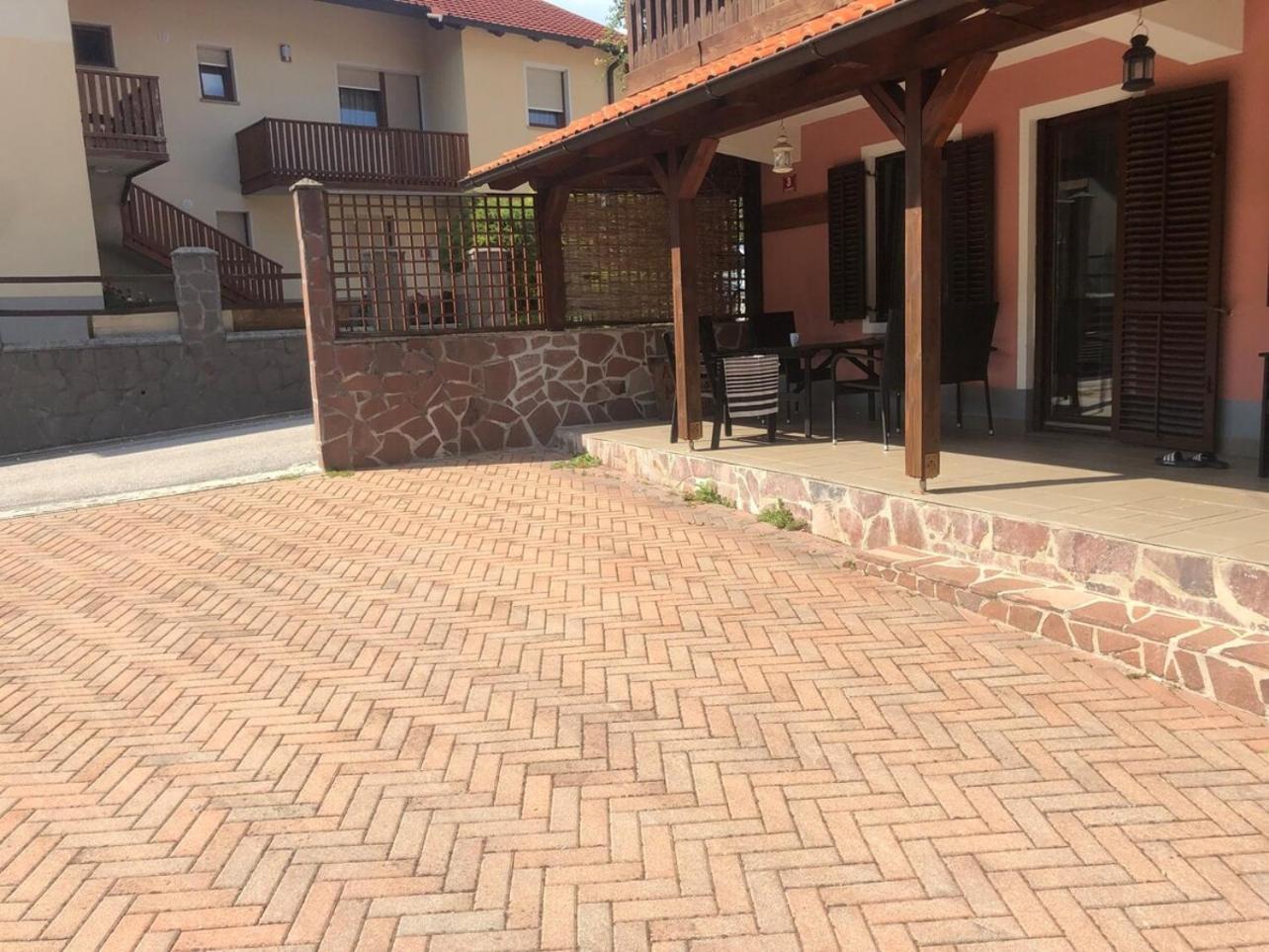 House Maharac With 3 Apartments Till 18 Persons Kamno Экстерьер фото