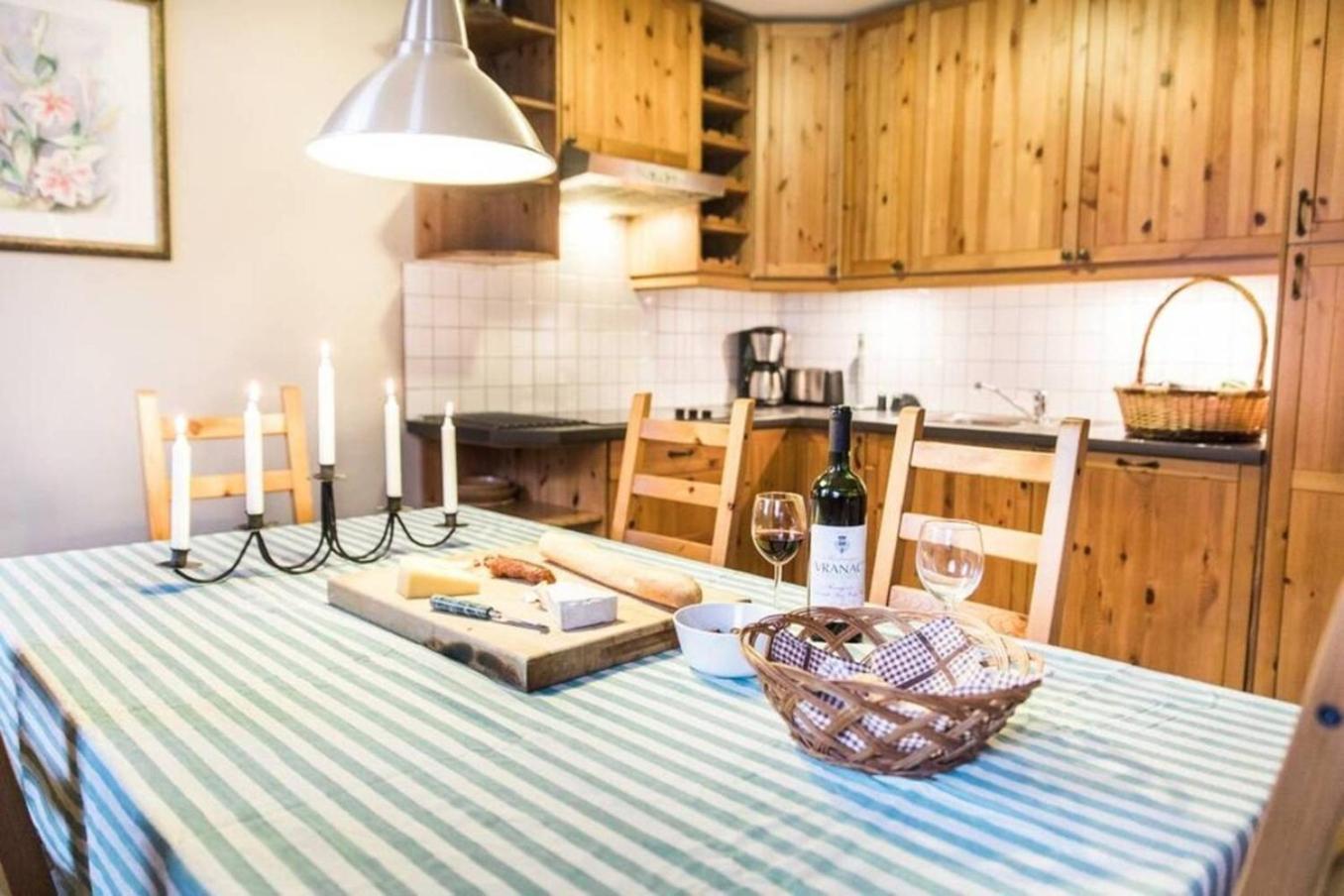 House Maharac With 3 Apartments Till 18 Persons Kamno Экстерьер фото